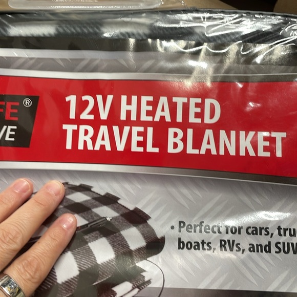 Treksafe 12 volt heated travel blanket - Picture 2 of 6